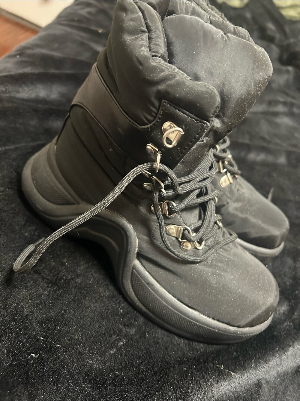 Women’s Black Winter Lace-Up Snow Boots